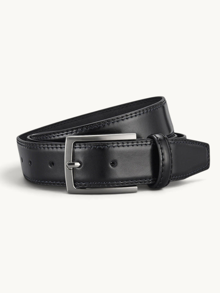 Ceinture en cuir noir avec boucle carrée métallisée et couture de détail