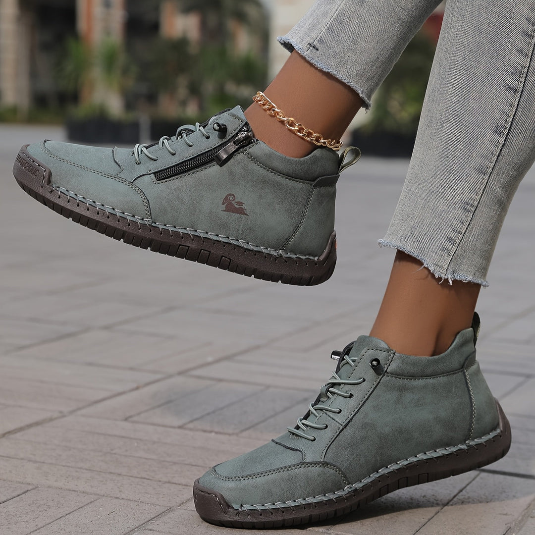 Chaussure lacée zippée, vue de profil