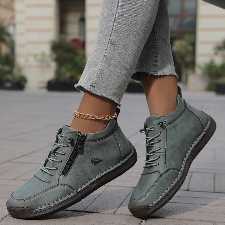 Chaussure lacée zippée, coloris vert, vue de profil