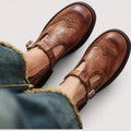 Chaussure Mary Jane perforée, coloris marron, la paire présentée à plat