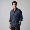 Chemise ample boutonnée à col, coloris bleu marine, vue de face