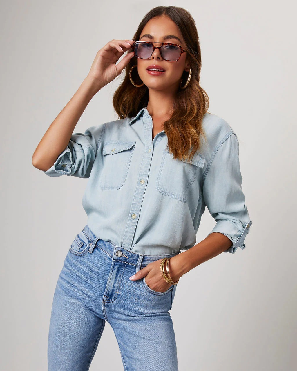 Chemise boutonnée poches poitrine, coloris bleu clair, vue de face