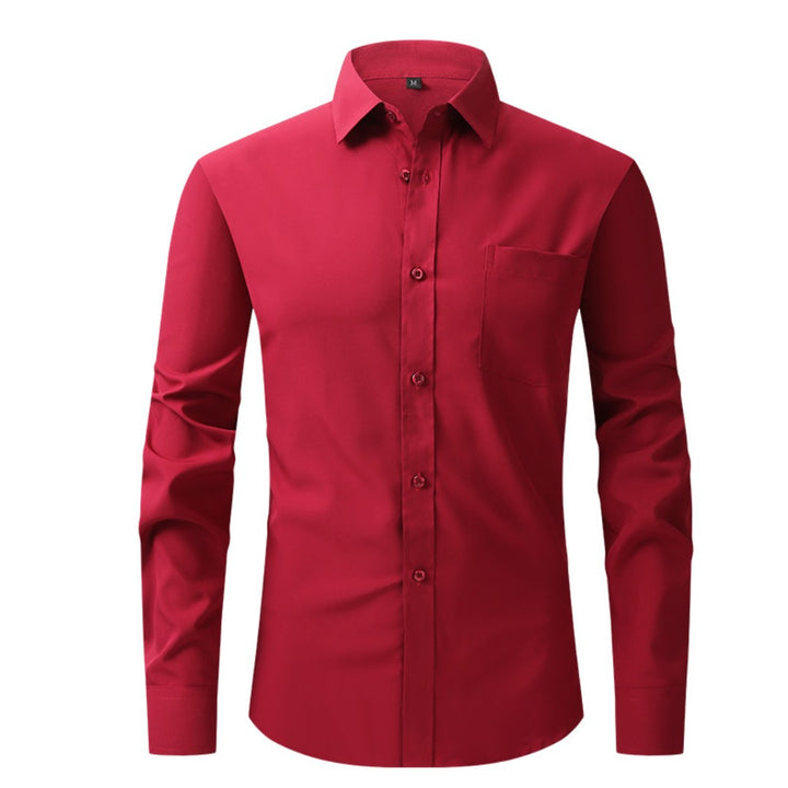 Chemise rouge carmin à col classique, poche poitrine et boutons assortis