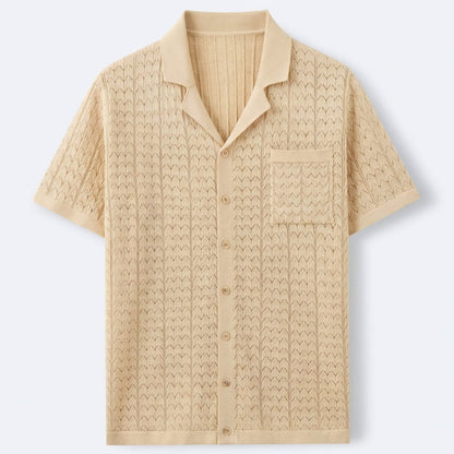Chemise en maille ajourée beige à col cubain, boutons ton sur ton et poche plaquée