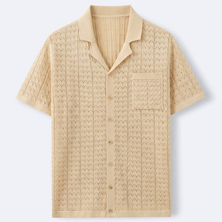 Chemise en maille ajourée beige à col cubain, boutons ton sur ton et poche plaquée
