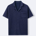 Chemise en maille ajourée bleu marine à col cubain, manches courtes et poche plaquée
