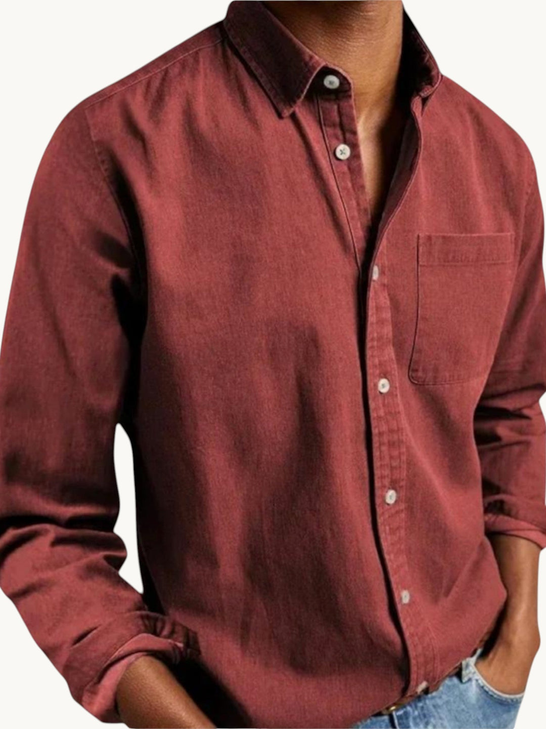 Chemise classique bordeaux en coton à manches longues, col classique et poche poitrine