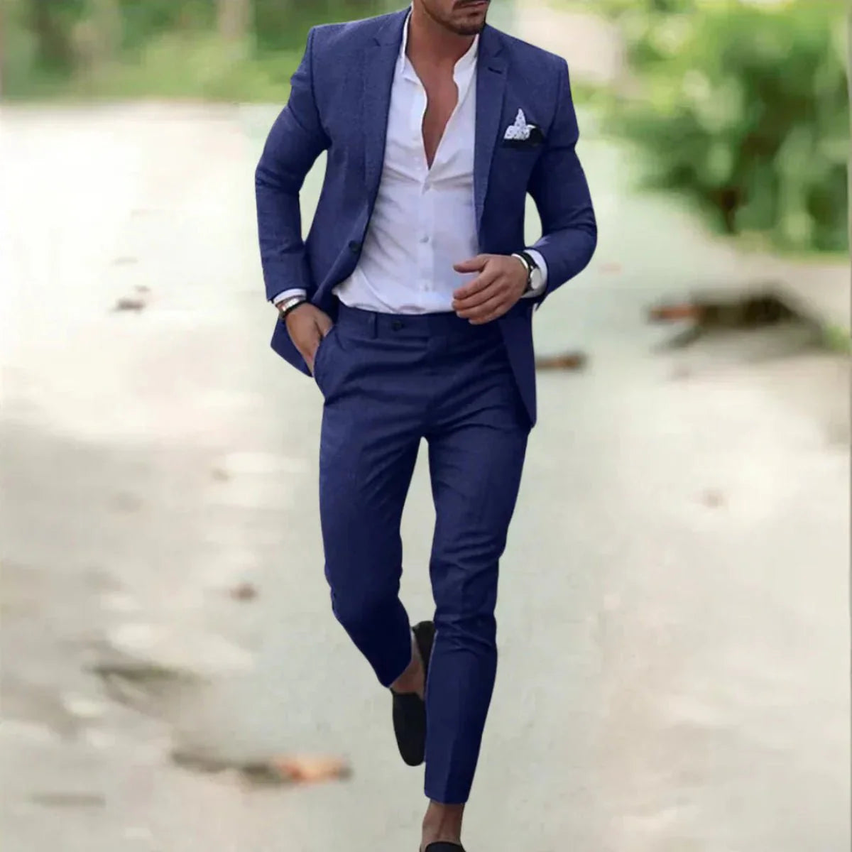 Costume ajusté de cérémonie, bleu marine