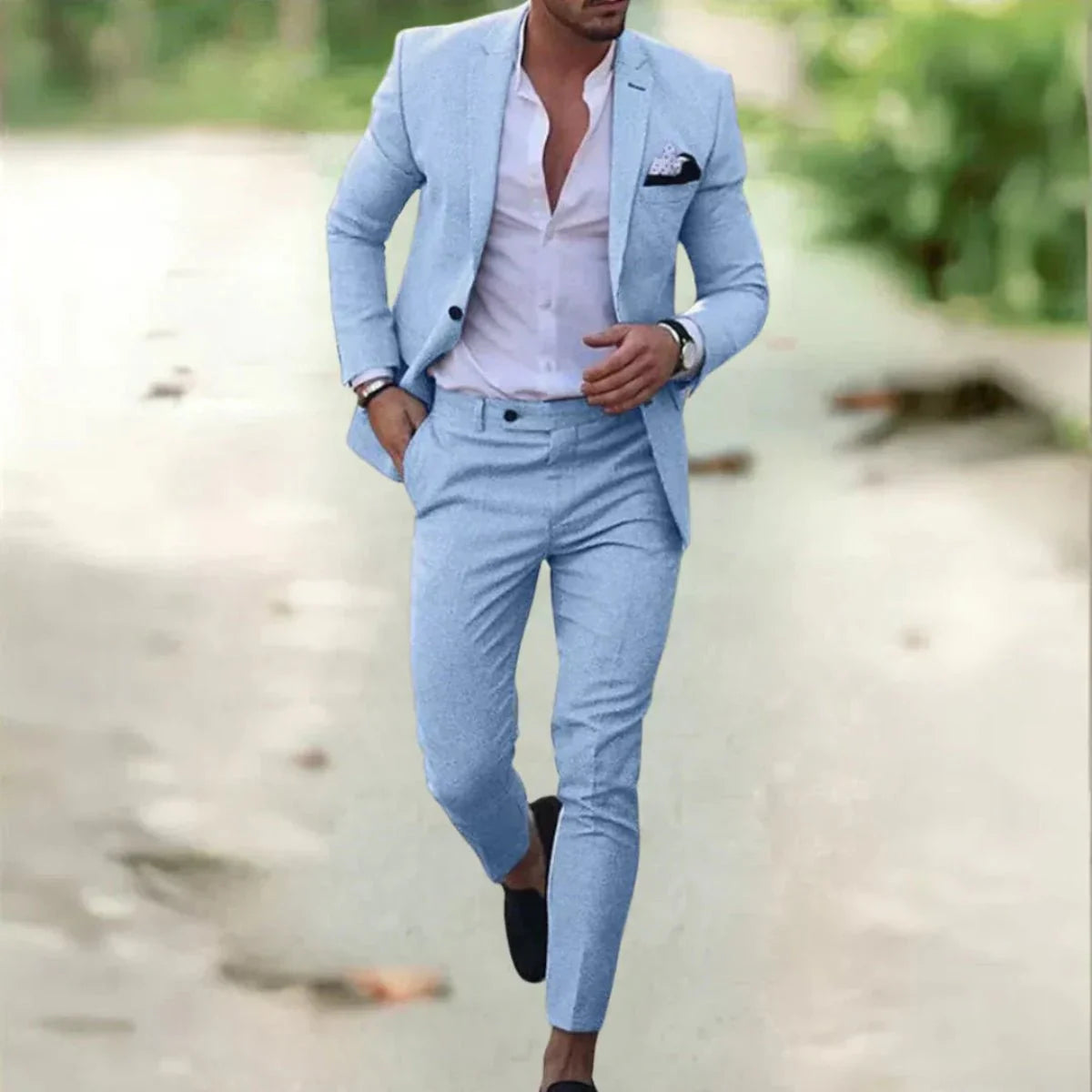 Costume ajusté de cérémonie, bleu clair