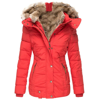 Doudoune capuche pelucheuse, coloris rouge, vue de face