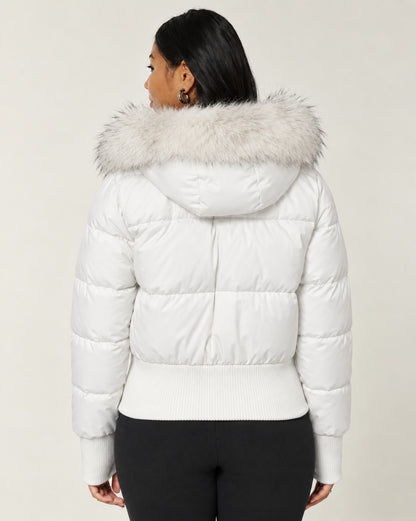 Doudoune courte capuche fourrée, coloris blanc, vue de dos