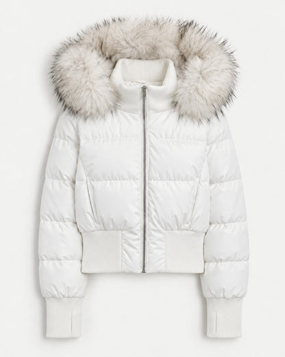 Doudoune courte capuche fourrée, coloris blanc, présenté à plat