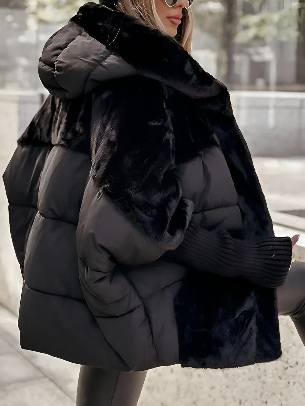 Doudoune oversize capuche pelucheuse, coloris noir, vue de face