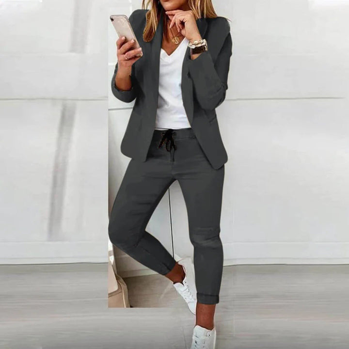 Ensemble blazer et jogger, coloris gris foncé, vu de face