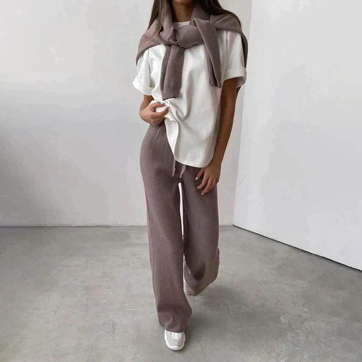Ensemble en maille à col roulé, porté