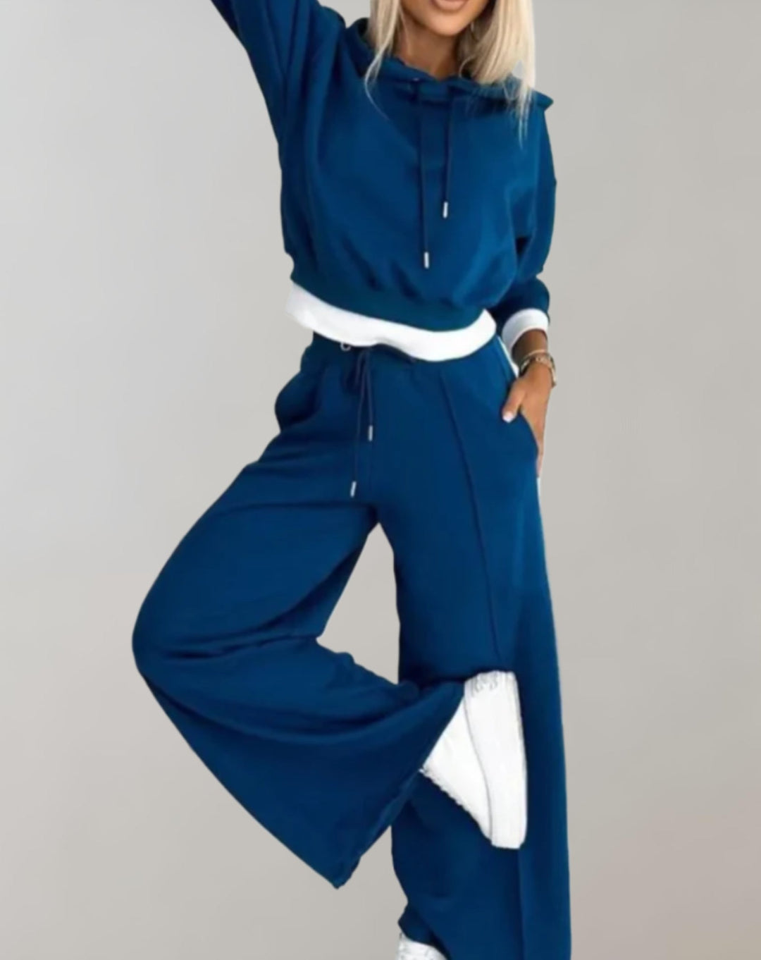 Ensemble hoodie et jogger, coloris bleu, vu de face