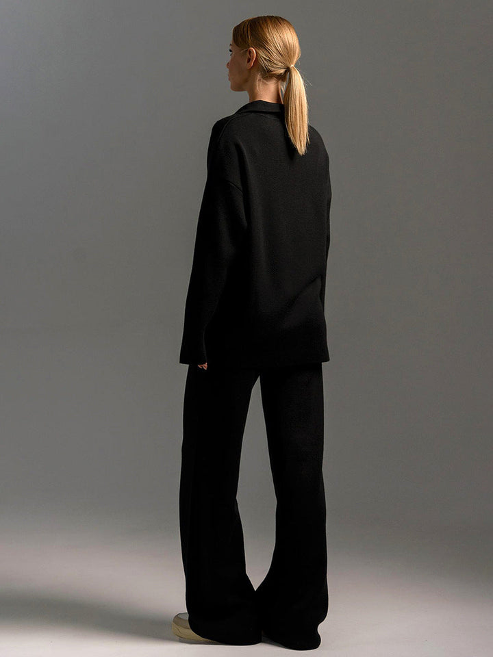 Ensemble polo et pantalon, vu de face