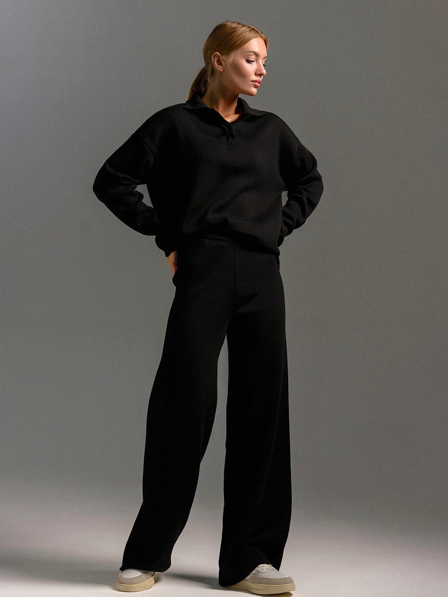 Ensemble polo et pantalon, coloris noir, vu de face