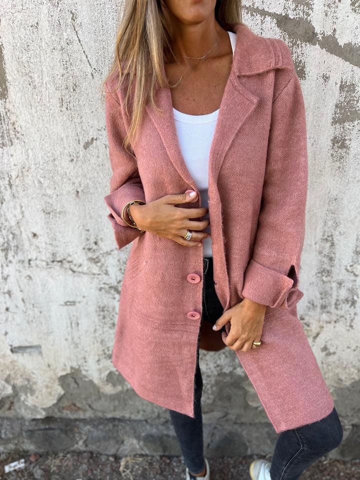 Gilet long à revers, coloris rose poudré, porté en tenue, vue 2