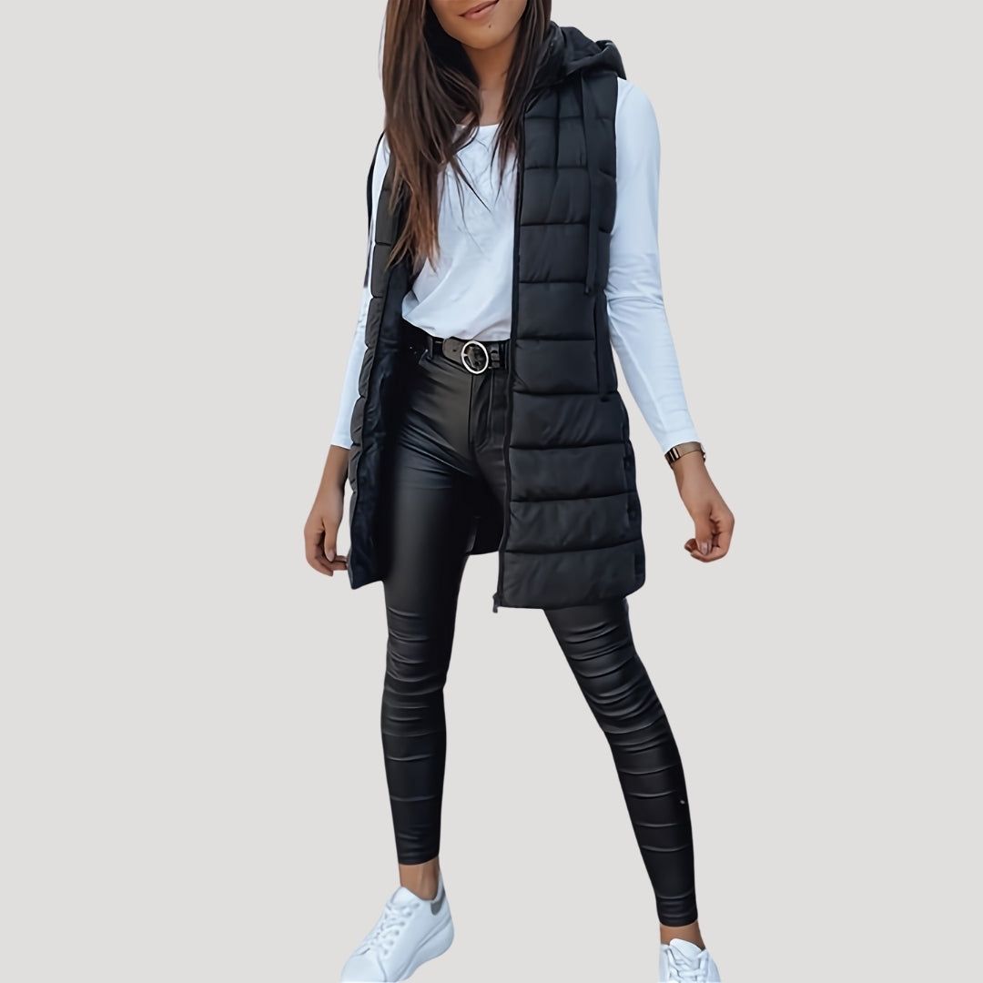 Gilet matelassé à capuche, coloris noir, vu de face
