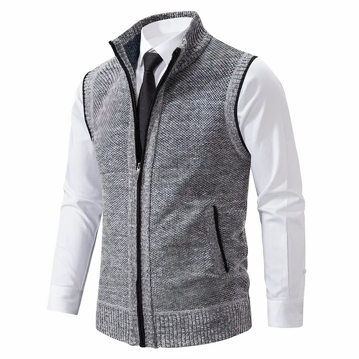 Gilet zippé sans manches gris clair chiné, col montant, porté sur une chemise