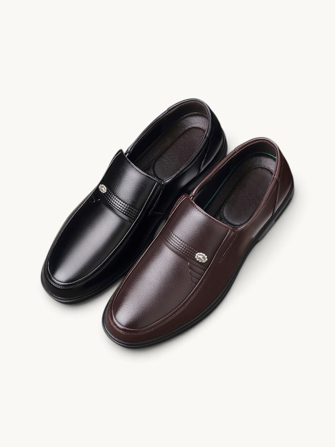 Mocassins en cuir semi-brillant noir et marron, vue de dessus