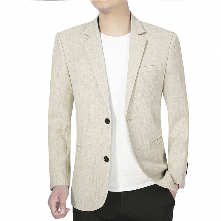 Blazer léger beige porté ouvert sur un t-shirt blanc, vue de face