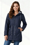 Manteau à capuche cordon, coloris bleu marine, vue de face