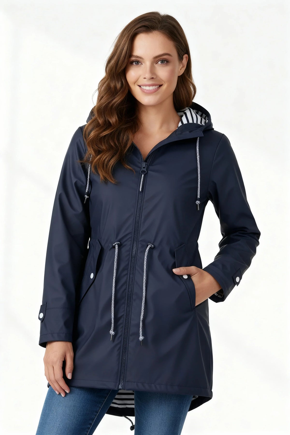 Manteau à capuche cordon, coloris bleu marine, vue de face