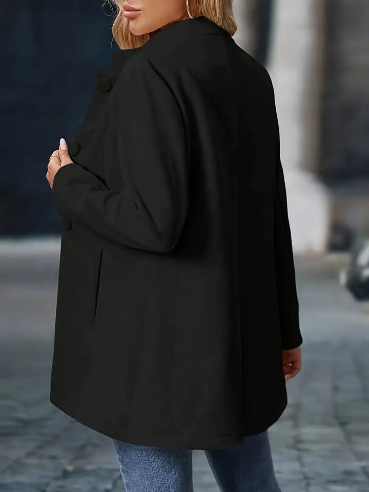 Manteau court à col montant, vu de dos
