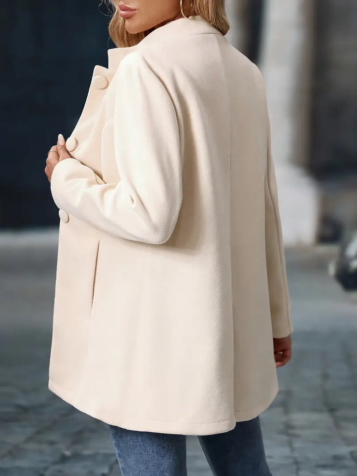 Manteau court à col montant, vu de dos