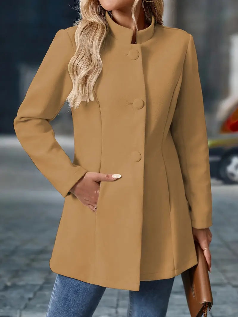 Manteau court à col montant, vu de face
