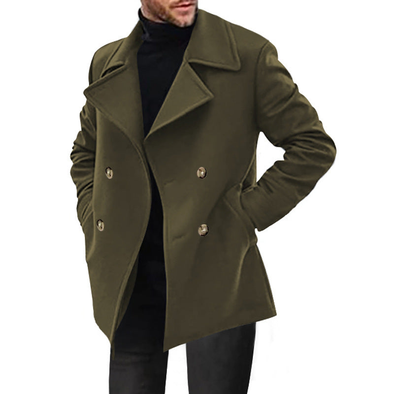 Manteau court croisé, coloris vert olive, vue de face