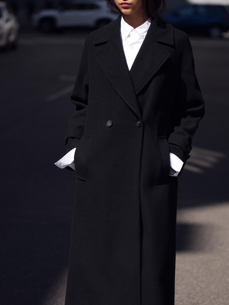 Manteau long croisé ample, coloris noir, vue de face