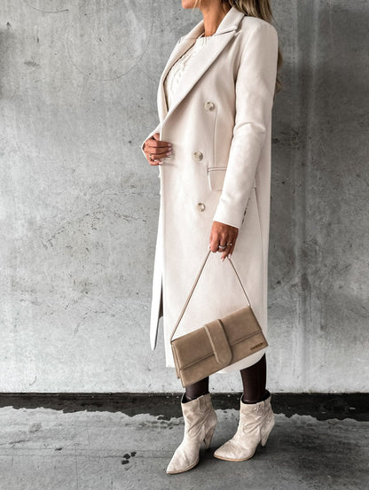 Manteau long croisé cintré, coloris ivoire, vue de profil