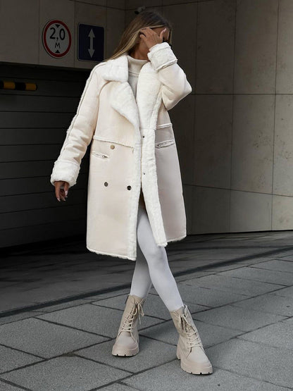 Manteau long croisé fourré, coloris crème, vue de face