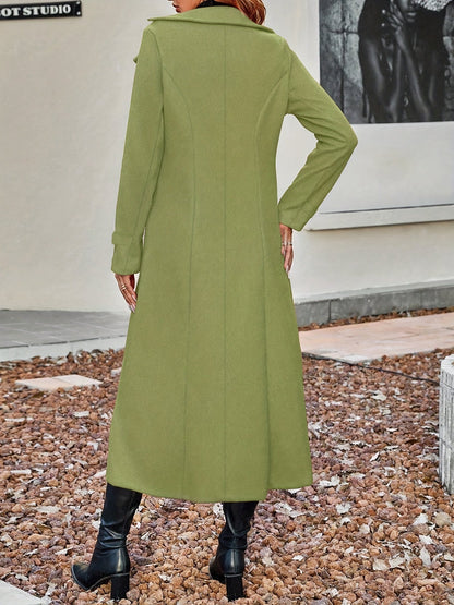 Manteau long croisé taillé, coloris vert clair, vue de dos