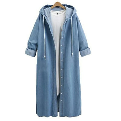 Manteau long en jean, coloris bleu clair, présenté à plat