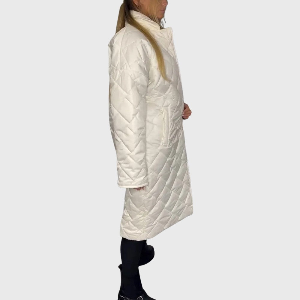 Manteau long matelassé réversible, coloris ivoire, vue de profil