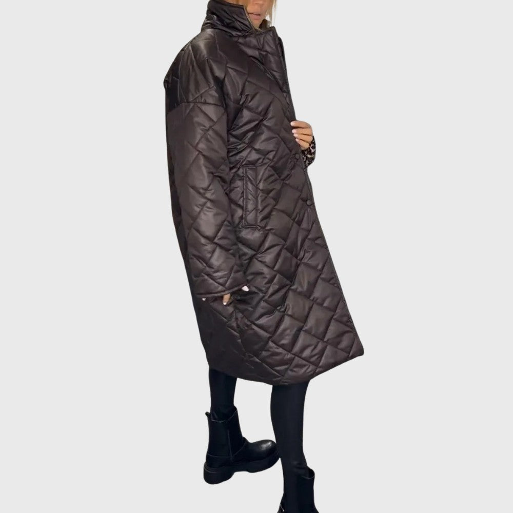 Manteau long matelassé réversible, coloris marron foncé, vue de profil