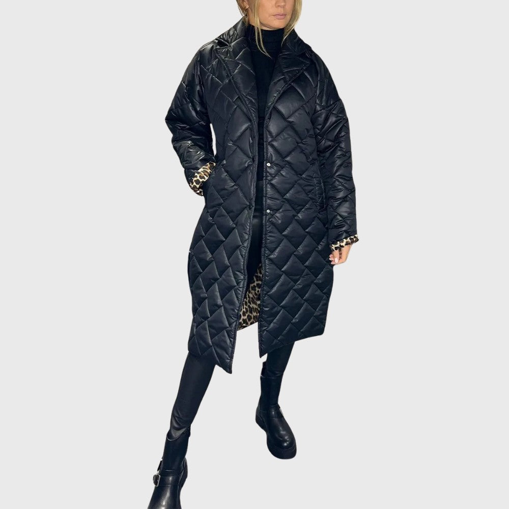 Manteau long matelassé réversible, coloris noir, porté en tenue, vue 2