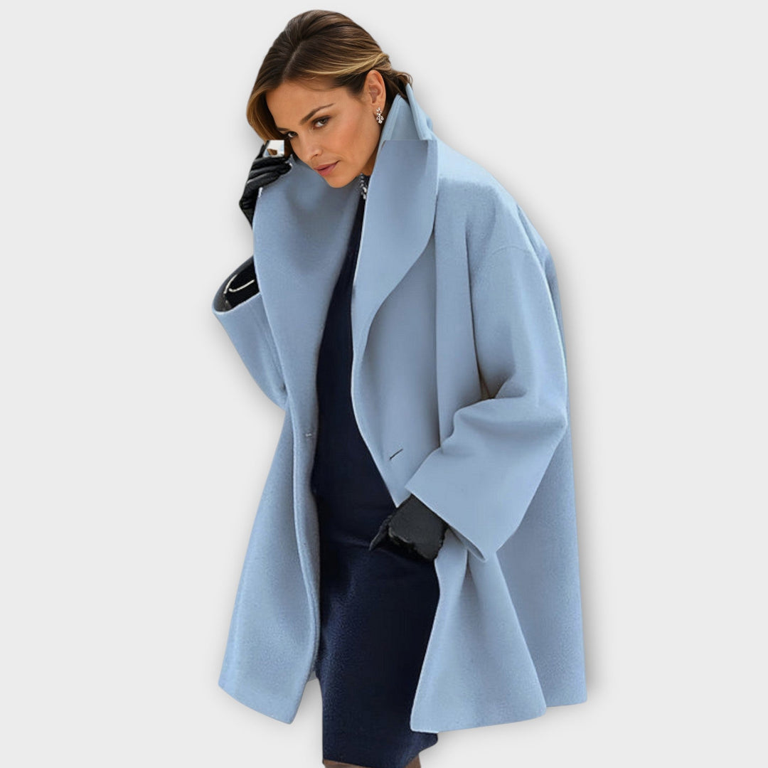 Manteau oversize à grands revers, vu de face