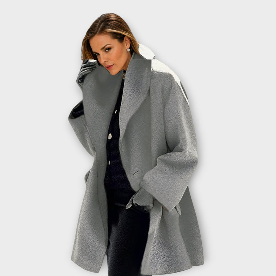 Manteau oversize à grands revers, coloris gris, vu de face