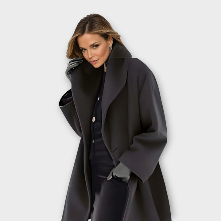 Manteau oversize à grands revers, coloris noir, vu de face