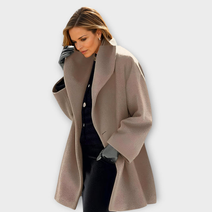 Manteau oversize à grands revers, coloris pierre, vu de face