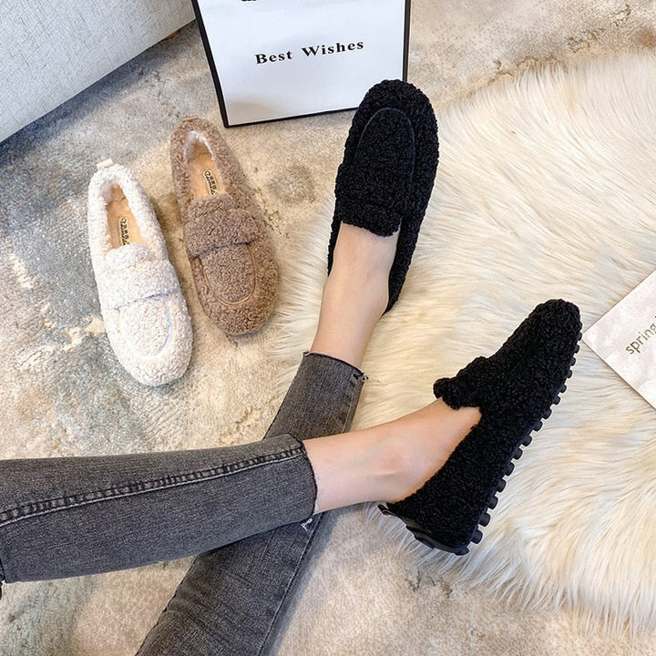 Mocassin en peluche, vu de profil