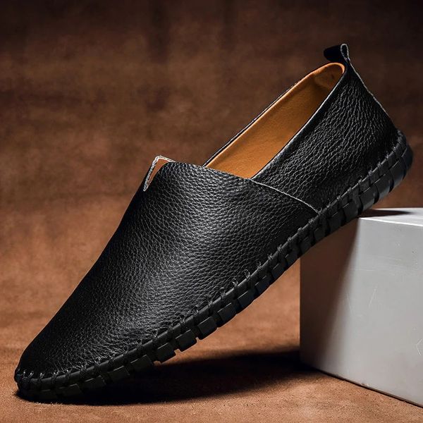 Mocassin homme noir vu de profil, couture sellier ton sur ton