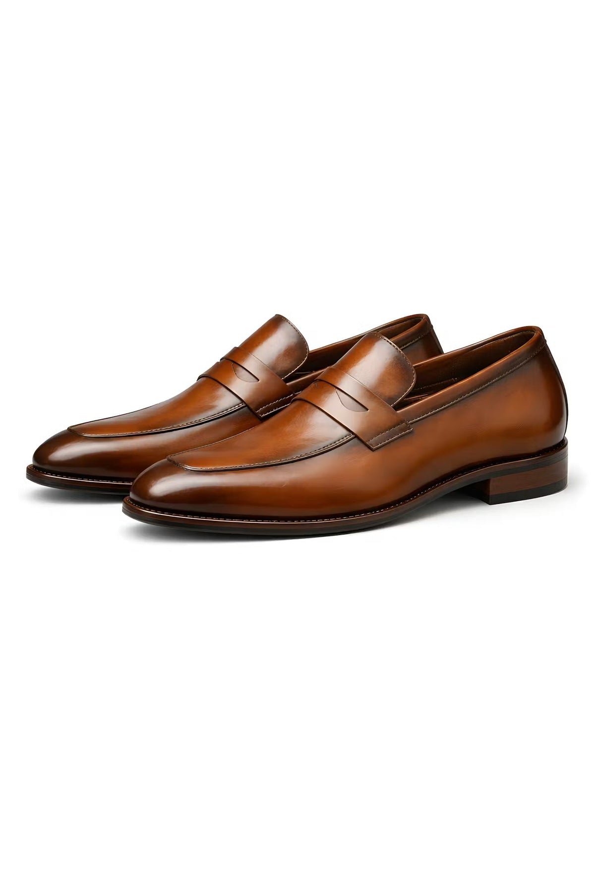 Paire de mocassins penny marron vue de trois quarts