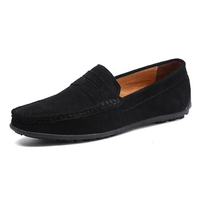 Mocassin penny noir de profil, semelle à profil bas