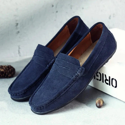 Paire de mocassins penny bleu foncé vue de trois quarts